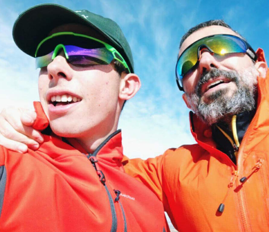 Miembros del equipo de WildFrame Locations explorando una localización natural en Aragón, especializados en scouting para rodaje Miembros del equipo de WildFrame Locations explorando una localización natural en Aragón, especializados en scouting para rodajes extremos.